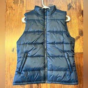 NAVY BLUE WOMEN’S PUFFER VEST. MEDIUM. NEW!!